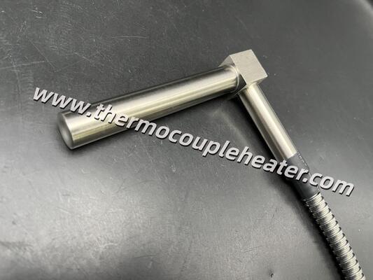 Riscaldamento ottimizzato per lo spazio: cartuccia riscaldante ad angolo retto di 90° con giunzione a cubo in acciaio